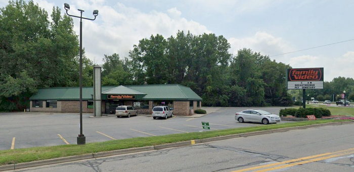 Family Video - Ionia - 488 S Dexter St (newer photo)